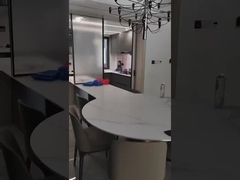 Tủ bếp thép không gỉ hiện đại với thạch anh sang trọng